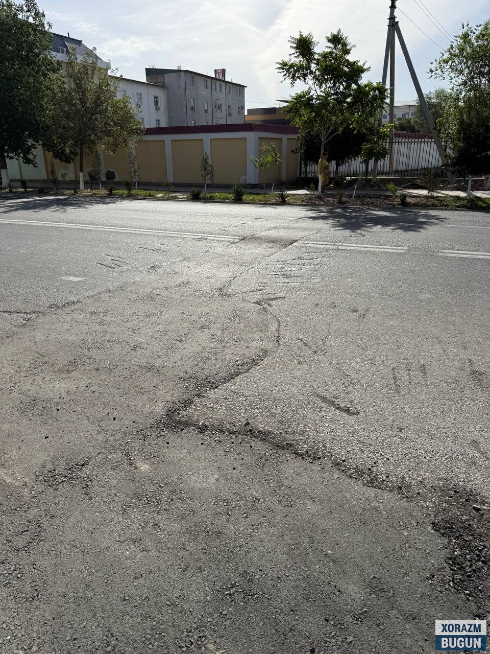 Урганч шаҳридаги хавфли чуқур танқиддан сўнг ниҳоят ямалди