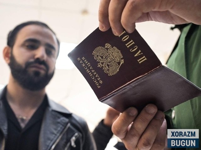 Россияда мигрантларни фуқароликдан маҳрум этиш асослари кўпайтириляпти
