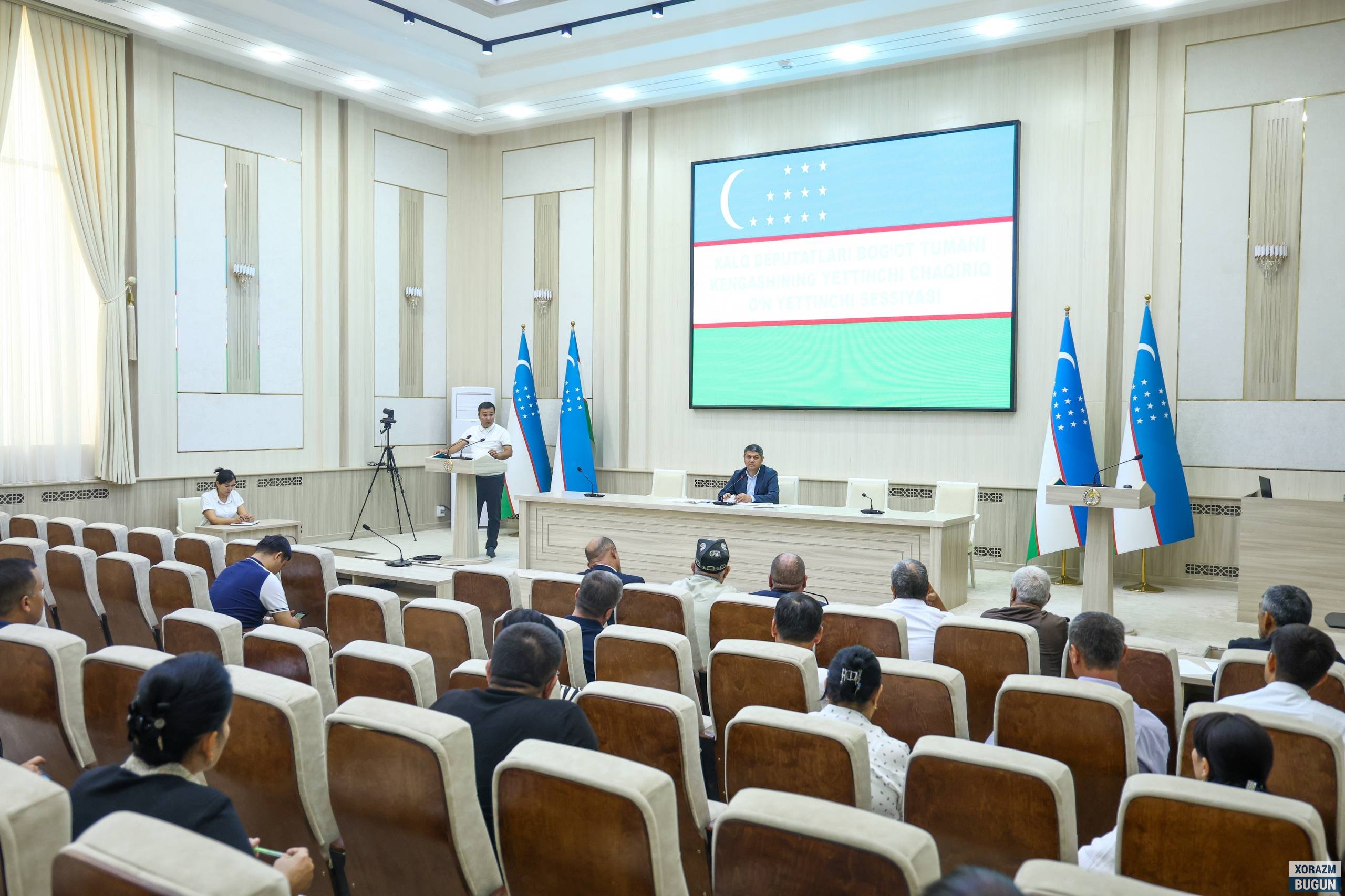 Халқ депутатлари Боғот тумани Кенгашининг ўн еттинчи сессияси бўлиб ўтди