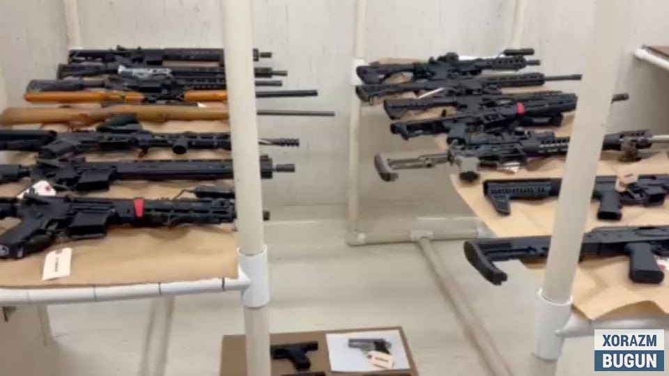 АҚШда 13 ёшли ўқувчи отишма уюштирмоқчи бўлганликда гумонланиб, 23 та қурол билан ҳибсга олинди