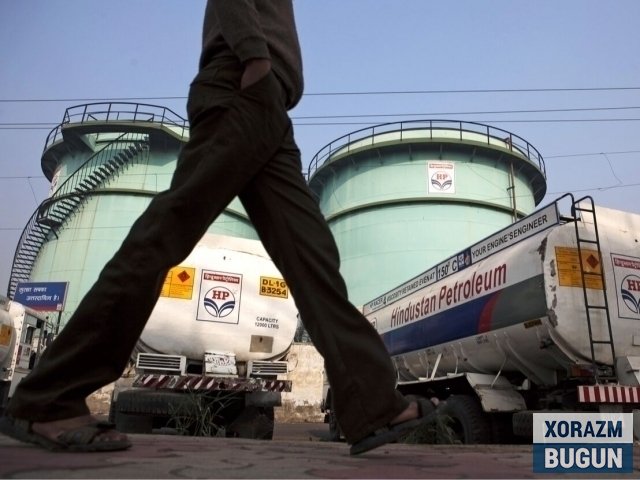 Ҳиндистон заводлари Россия нефтини сотиб олишни тўхтатди – “Bloomberg”