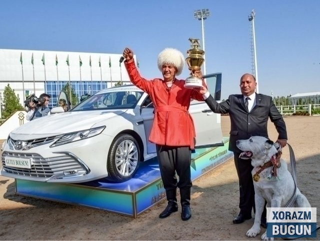 Туркманистон Президенти итга машина совға қилди