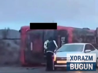 Ўзбекистонда яна автобус ағдарилиб кетди
