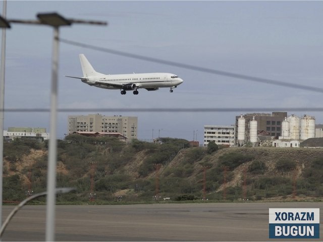 Трамп Венесуэла ҳаво ҳудуди очилишини айтди
