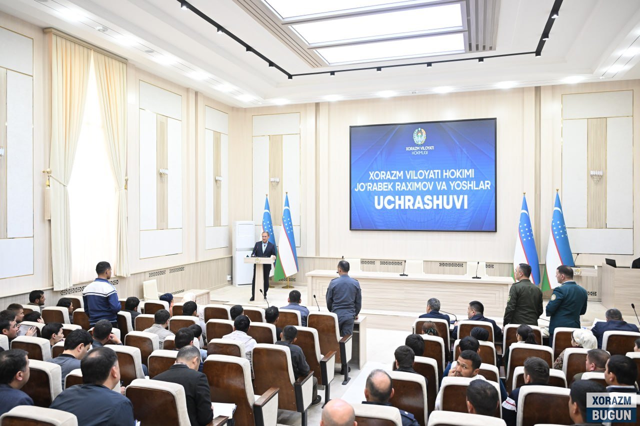 Вилоят ҳокими Жўрабек Рахимов Боғот туманида ёшлар билан учрашди