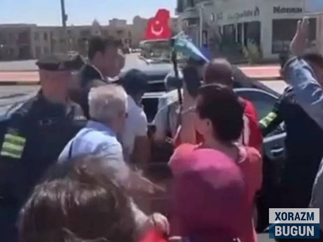 Эрдўған Туркистонда кутилмаганда кортежини тўхтатди