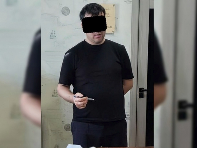 Қаршида судья ёрдамчиси 2500 доллар пора билан ушланди