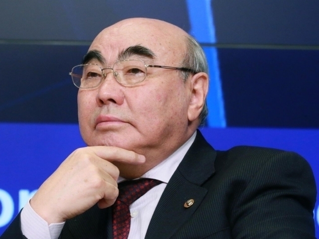 “Qöşni rivojlansa, hammaga yaxşi”. Iqtisodçi Akayevni tanqid qildi