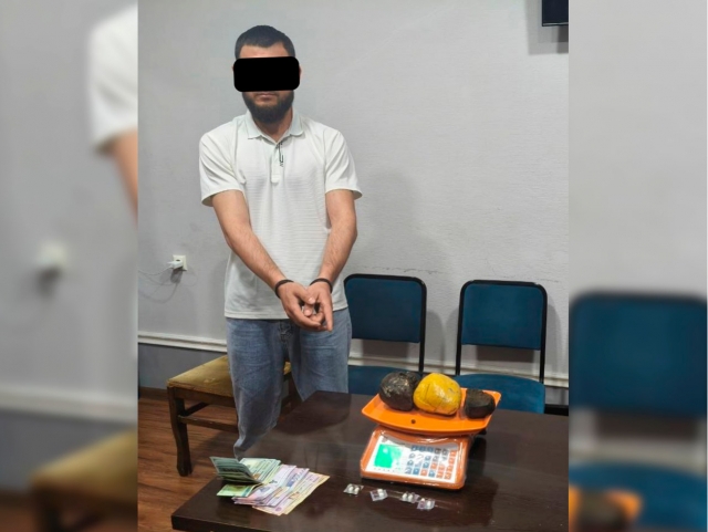 Наманганда ҳайдовчининг олдидан 1 килодан ортиқ “гашиш” чиқди