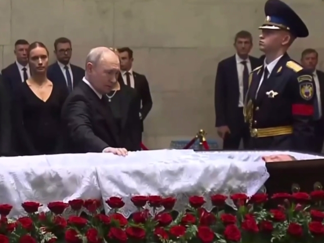 Putin eski safdoşining janozasida iştirok etdi