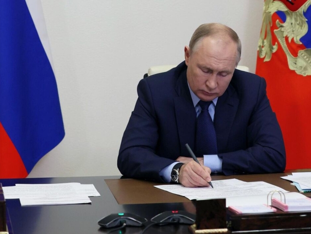 Россияда мигрантлар учун давлат божлари оширилади
