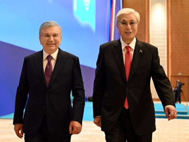 Шавкат Мирзиёев Тўқаев билан телефонда гаплашди