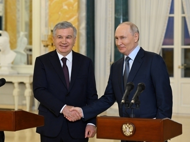 Şavkat Mirziyoyev Vladimir Putinni Rossiya kuni bilan tabrikladi
