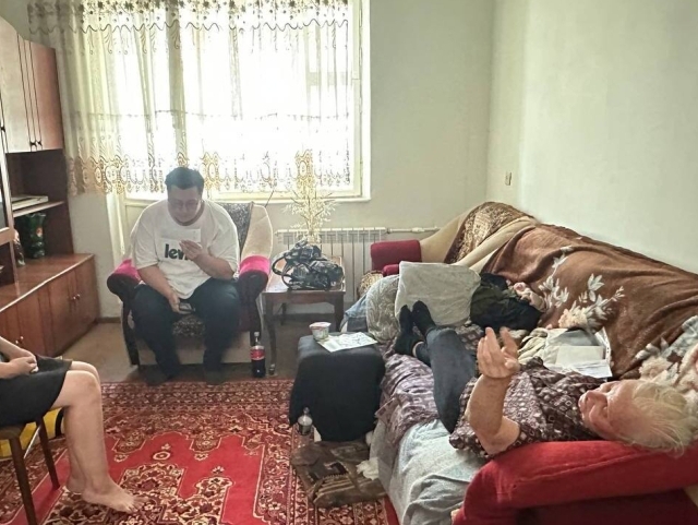 Чирчиқда дайди ҳайвонларни овқатлантиргани учун жазоланган аёл уйидан ўлик ҳолда топилди
