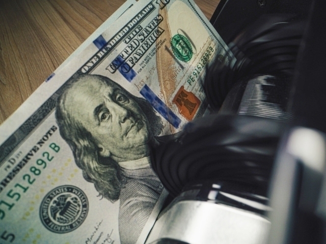 Dollar kursi keskin pasaydi