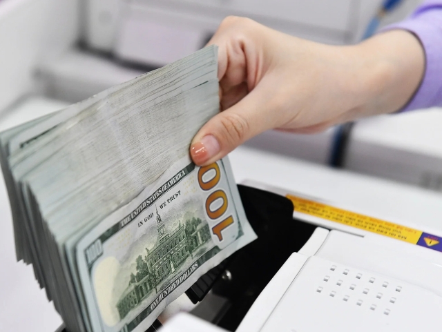 Ketma-ket tuşişdan söng dollar kursi kötarildi