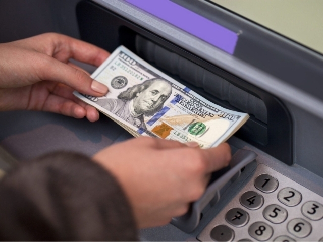 Кетма-кет тушишдан сўнг доллар курси ошди