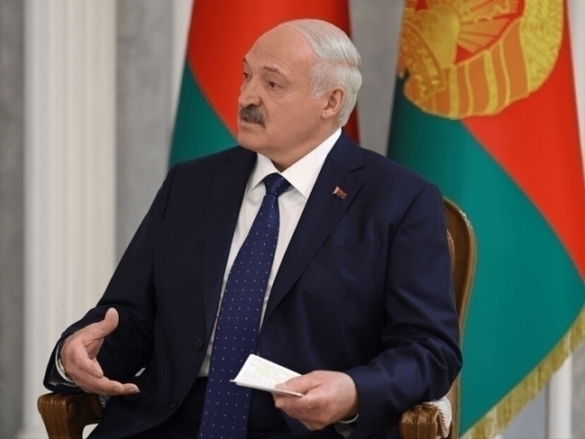 Лукашенко ўзбекистонликларни Беларусда ишлаш ва яшашга таклиф қилди
