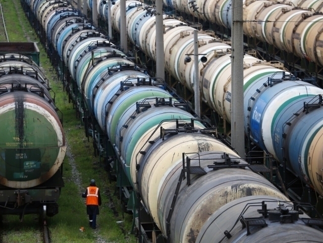 Россия бензин экспортига қўйилган тақиқни йил охиригача узайтиради