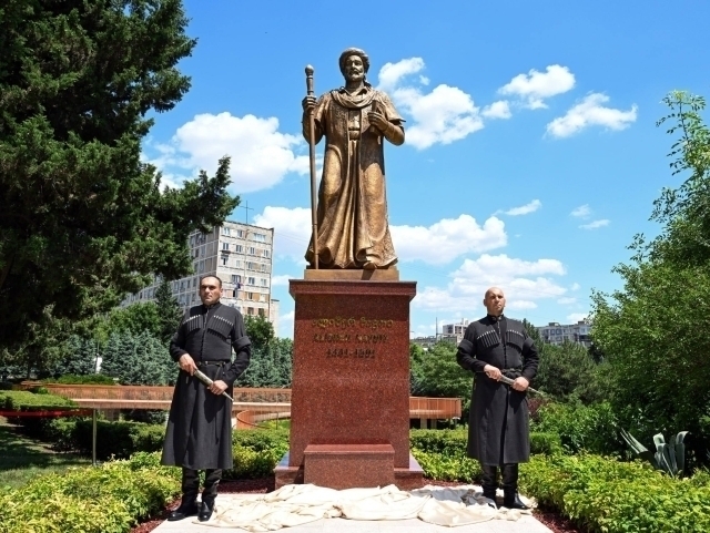 Tbilisida Alişer Navoiy haykali oçildi