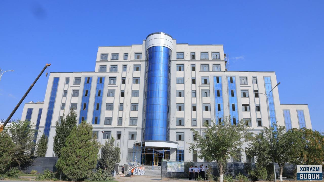 Рақамли технологиялар вазири УрДУда бўлди