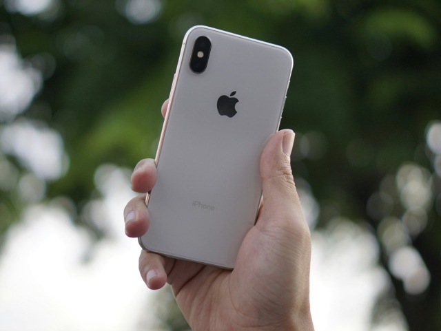 Apple iPhone X’ни эскирган қурилмалар рўйхатига киритди