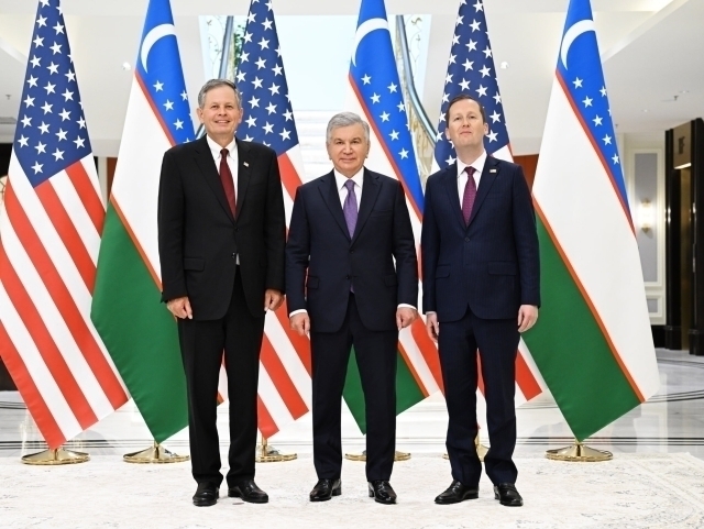 Шавкат Мирзиёев Бишкекда Трампнинг махсус вакилини қабул қилди
