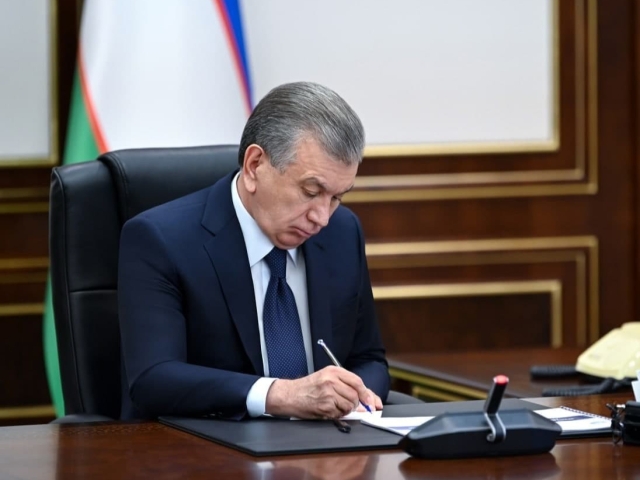 Шавкат Мирзиёев Президент Администрацияси тўғрисидаги Конституциявий қонунни имзолади