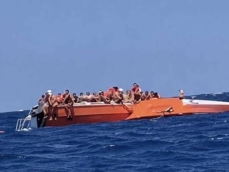 Шимолий Кипрда йўловчилар кемаси ағдарилиб кетди. Қурбонлар бор