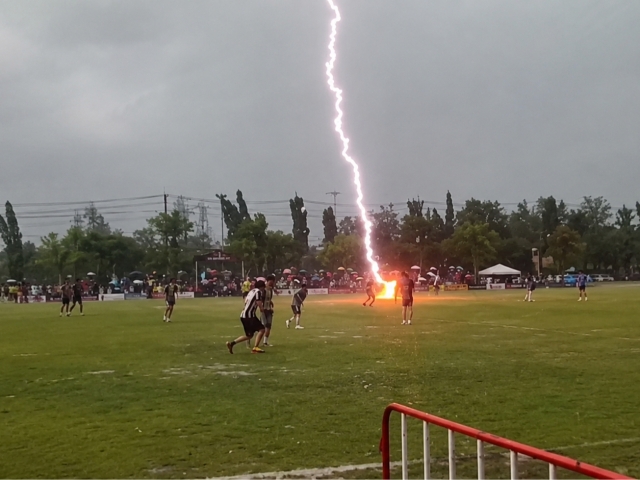 Таиландда футболчи чақмоқ уриши оқибатида вафот этди