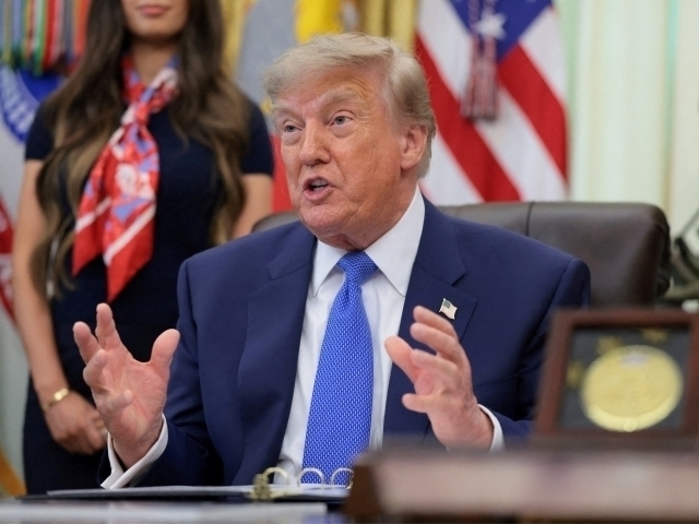 Трамп АҚШда фавқулодда ҳолат эълон қилди