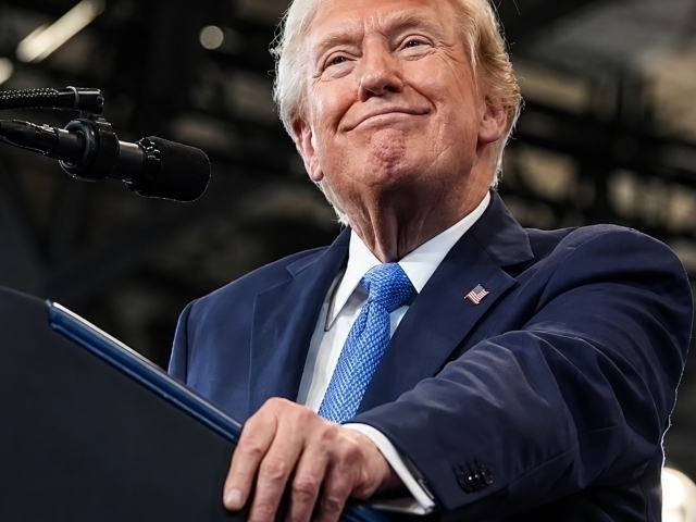 Трамп Теҳронга қаттиқ иқтисодий зарба ваъда қилди
