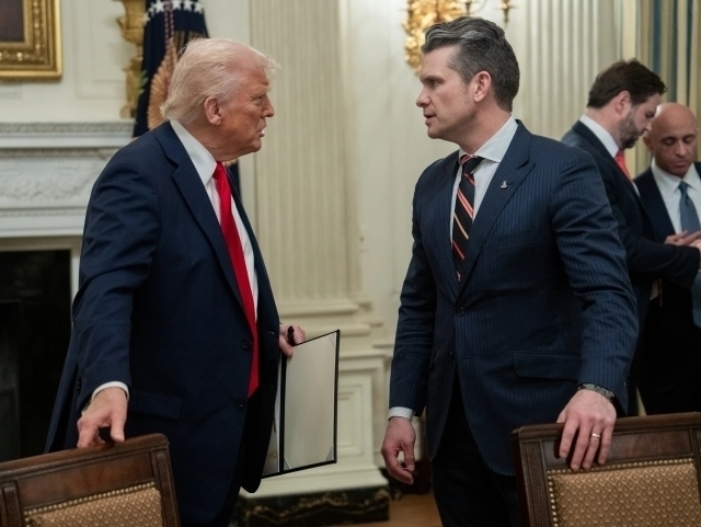 Трамп ва Хегсет ўртасида даҳанаки жанг бўлди – WP