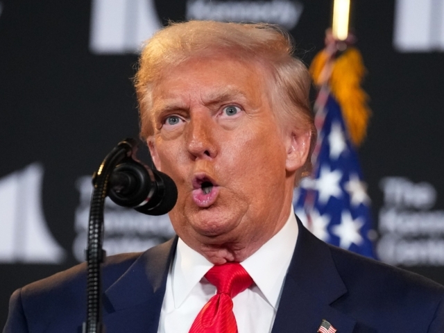 “Бизда ўқ-дориларнинг чексиз заҳираси бор”. Трамп мақтанчоқлик қилди