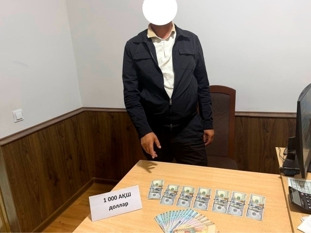 Хоразмда коммунал хўжалиги мансабдори $1000 пора билан ушланди