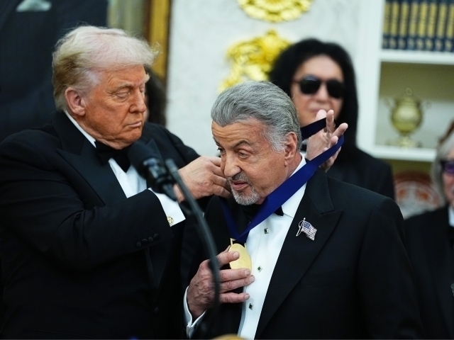 Сильвестр Сталлоне Трамп таклиф қилган “курси”га ўтирмади
