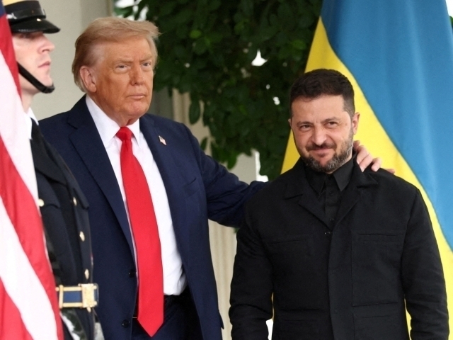 Трамп Зеленскийнинг “қулоғини чўзиб қўйди“