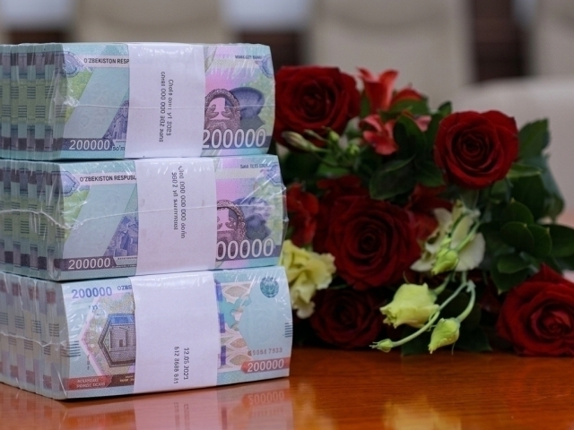 Ўқитувчиларга 1 октябрь муносабати билан қанча мукофот пули берилиши айтилди