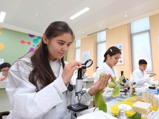 Ўзбекистон PISA рейтингида 32 поғона юқорилади