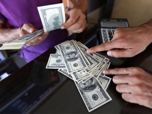 Dollar kursi pasaydi