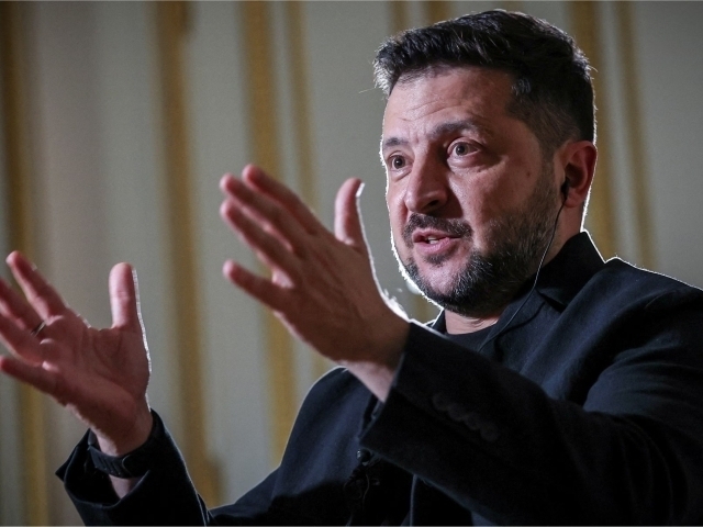 “Дунё Россиядан кўра каттароқ”. Зеленский аҳолисини янги зарбалардан огоҳлантирди