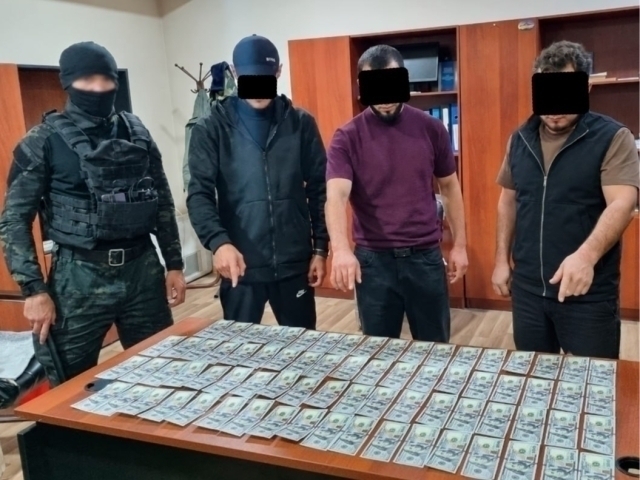 Қалбаки 7400 долларни 44 млн сўмга сотганлар қўлга тушди
