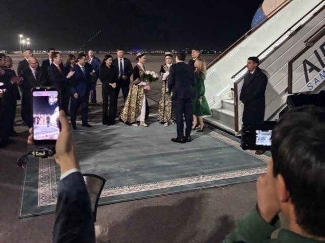 Марко Рубио рафиқаси билан Самарқандга келди