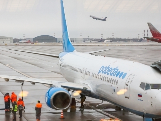 Moskva dronlar nişonida: uçta aeroportda çeklovlar joriy etildi