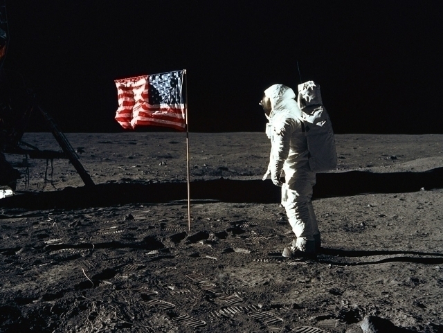 NASA фазогирларни Ойга қўндиришга тайёргарликни тезлаштирди