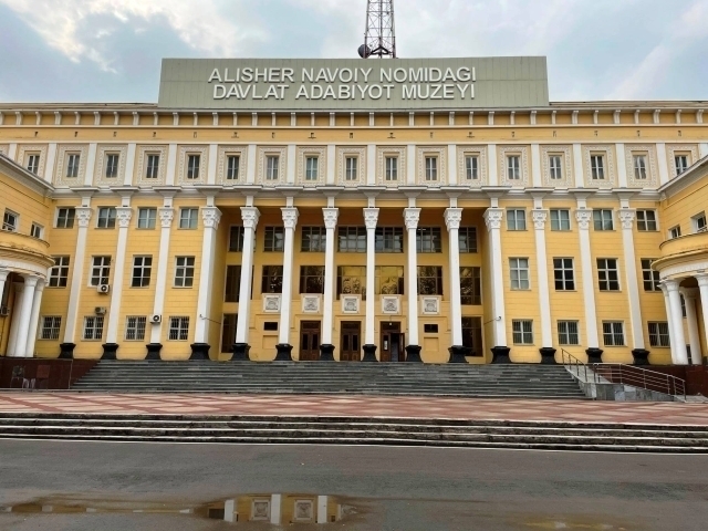 Навоий номидаги адабиёт музейи биноси Ёшлар театрига берилади