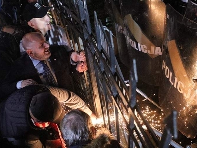 Polşada davlat töntarişiga uriniş bölgani elon qilindi