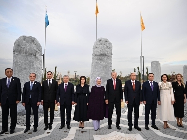 Şavkat Mirziyoyev rafiqasi bilan Anqaradagi madaniy tadbirda qatnaşdi