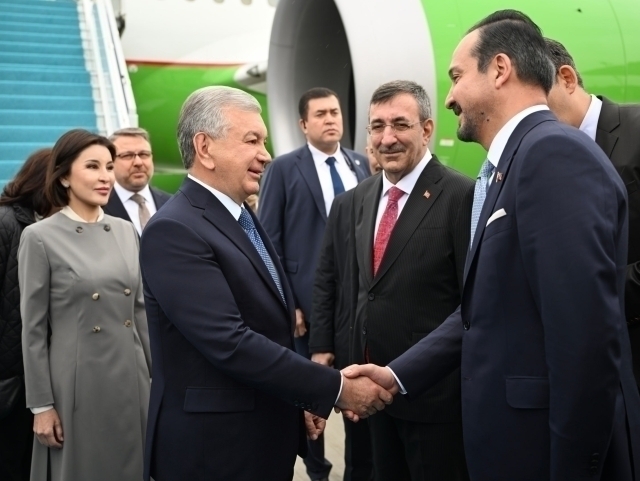 Şavkat Mirziyoyev rafiqasi bilan Anqaraga bordi