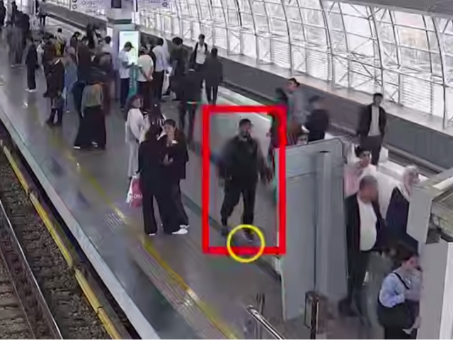 Тошкент метросида 10 минг долларни йўловчи топиб олгани маълум бўлди